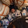 Soyuz MS-04 lūku atverot