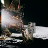 Alans Bīns izkāpj uz Mēness