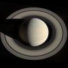 Saturns no augšas