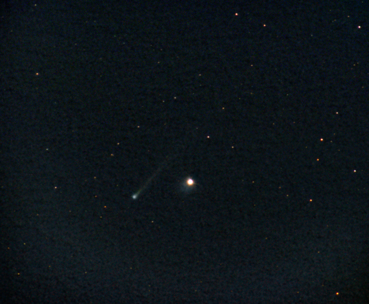 C2012_S1_ISON_ISO400_30x45sek_6.20EET_8gradi_virs_H_dss_com&star_mode.jpg