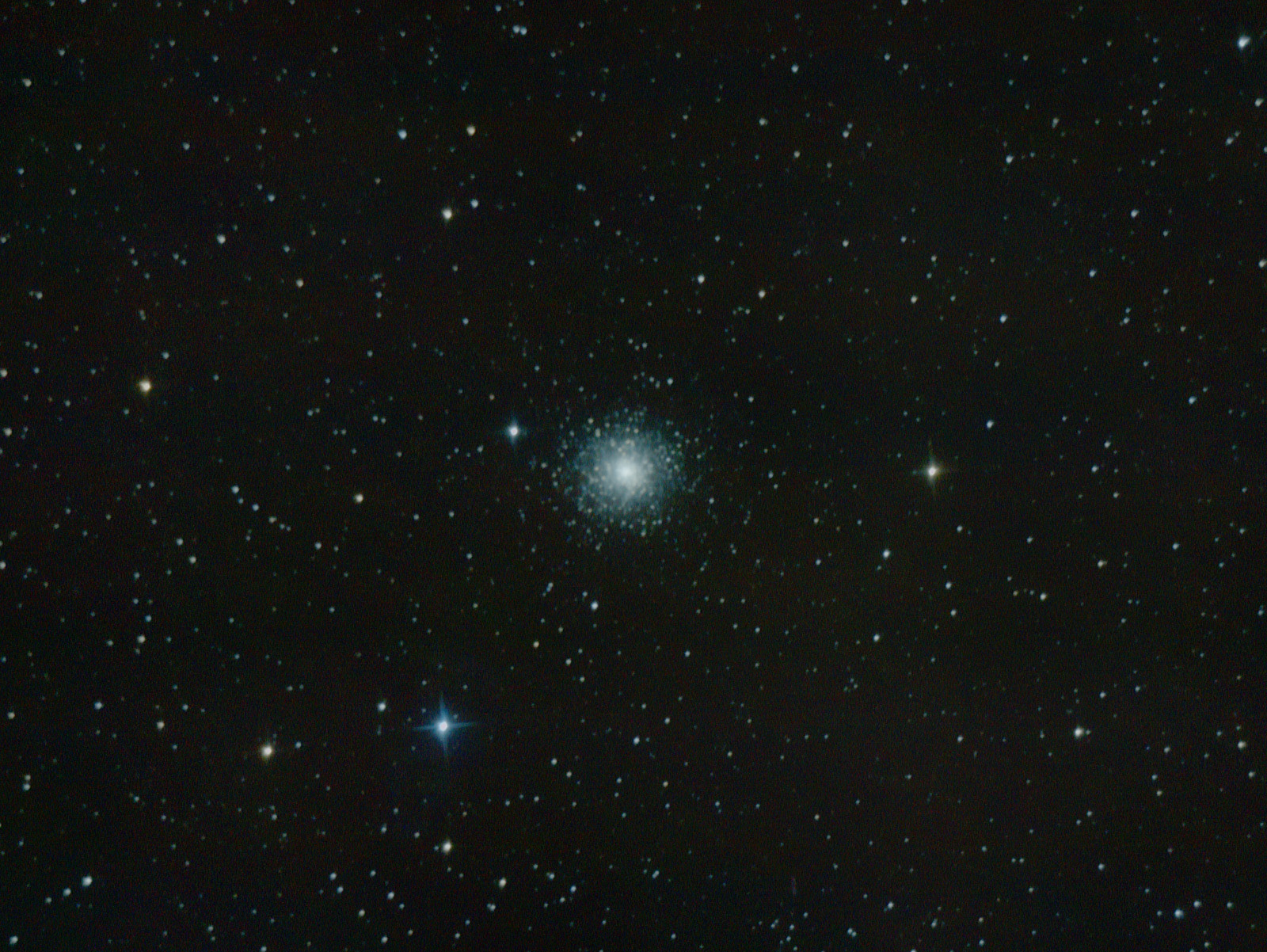 M15_17.10.2014_20x60sek_ISO1600_caur_logu.jpg