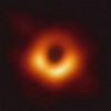 M87 supermasīvā melnā cauruma attēls