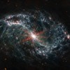 Spirālveida galaktika NGC 7496; autortiesības: NASA, ESA, CSA, and J. Lee (NOIRLab), A. Pagan (STScI