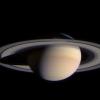 Cassini tuvojas Saturnam