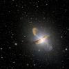 Centaurus A melnais caurums