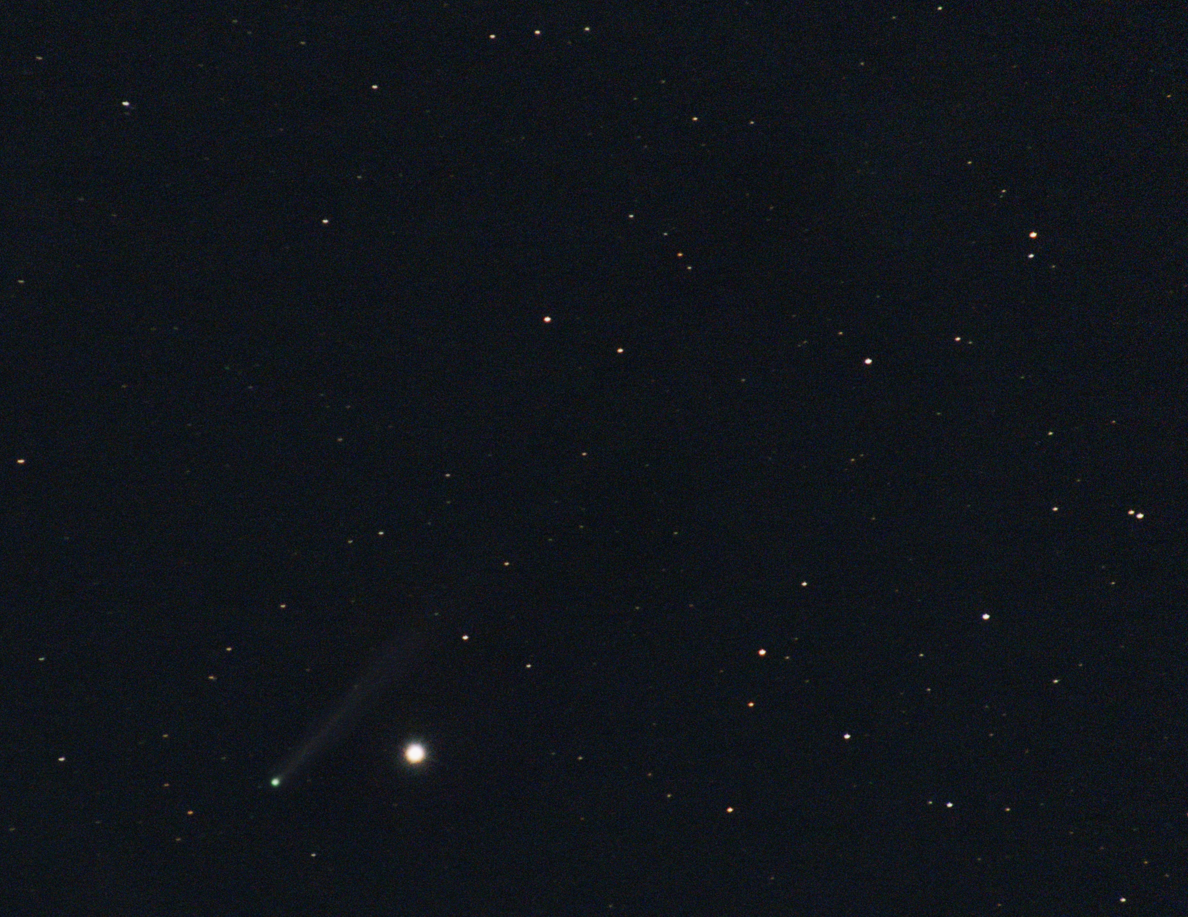 C2012_S1_ISON_ISO400_13x45sek_6.20EET_8gradi_virs_H_star_com_full_moon.jpg