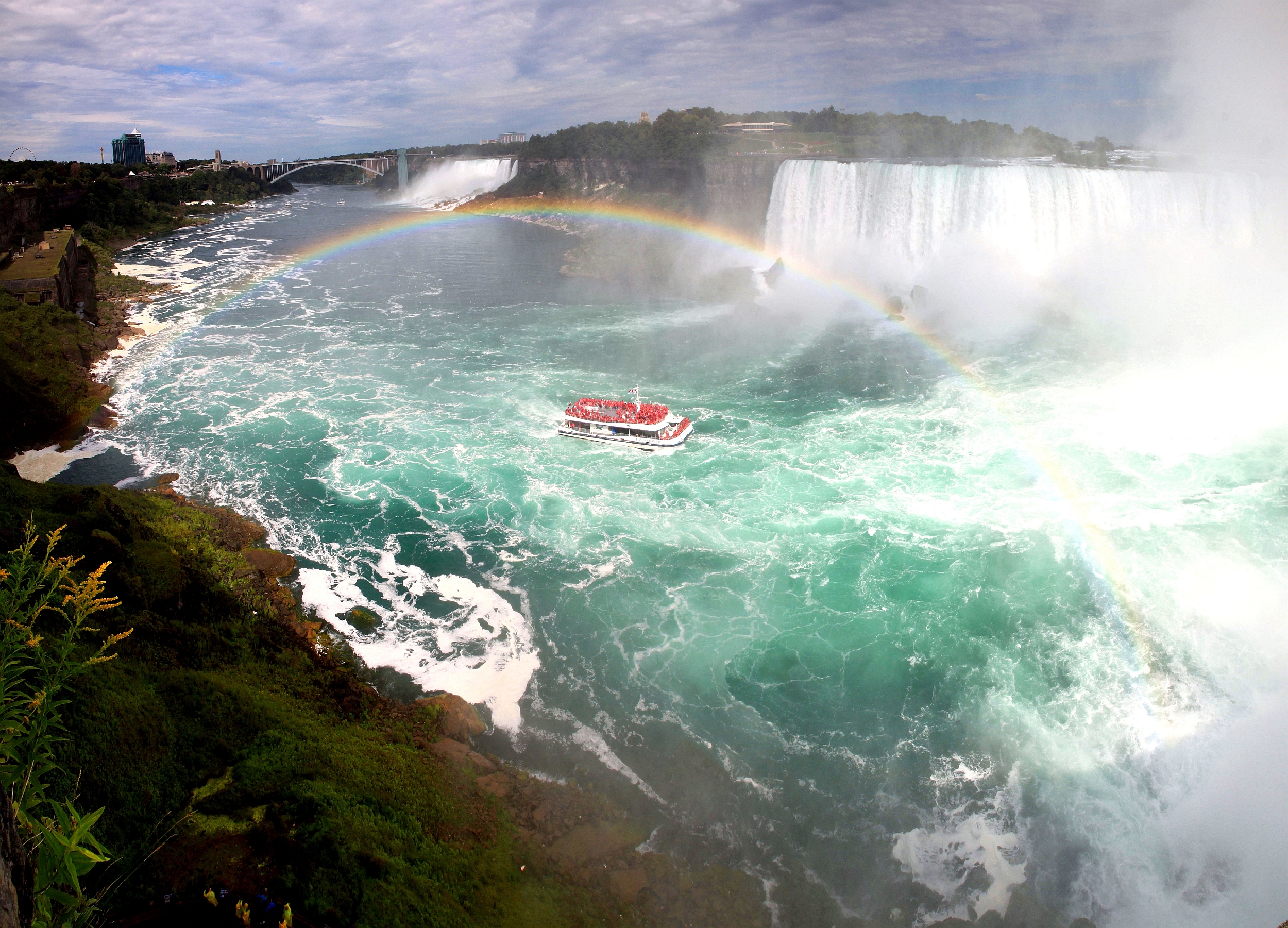 Niagāras ūdenskritums un varavīksne